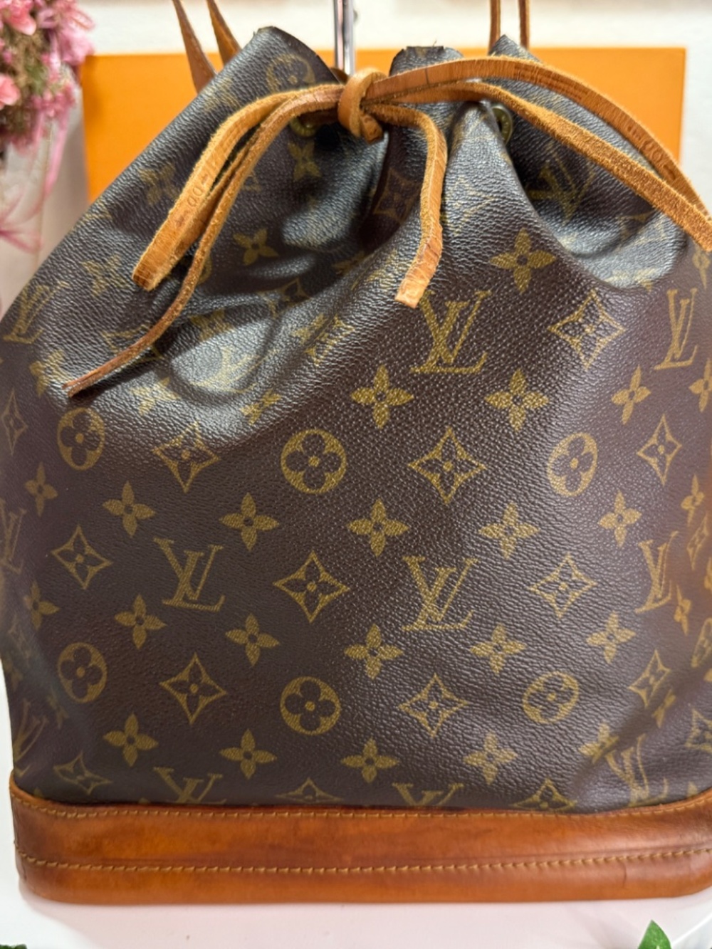 ELEGANT LOUIS VUITTON NOE BAG! - Picture 5 of 17